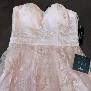 ❤️ NWT Lulu’s Floor Length Strapless Lace Dress